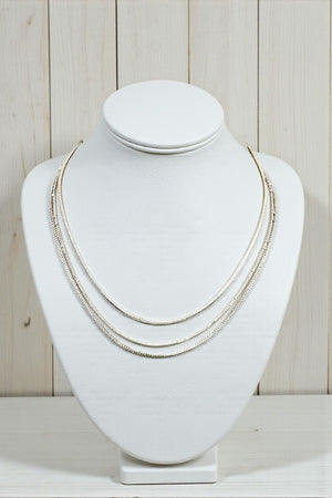 THREE DIFFERENT CHAINS LAYERED SHORT NECKLACE