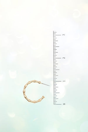 BAMBOO DETAILED C HOOP EARRING