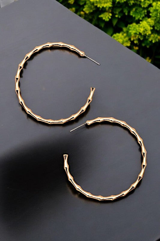 BAMBOO DETAILED C HOOP EARRING