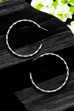 BAMBOO DETAILED C HOOP EARRING