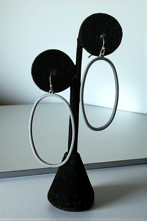 OVAL CUT OUT DANGLE EARRING