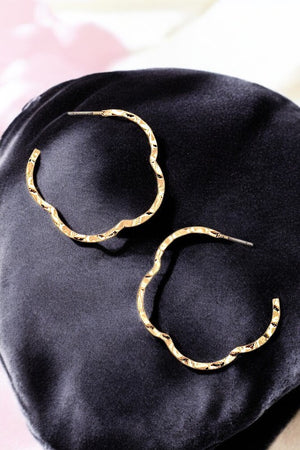 HAMMERED CLOVER SEMI HOOP EARRING