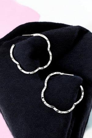 HAMMERED CLOVER SEMI HOOP EARRING