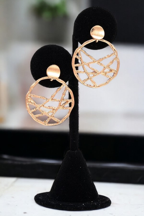 LINE ACCENT ROUND DROP EARRING