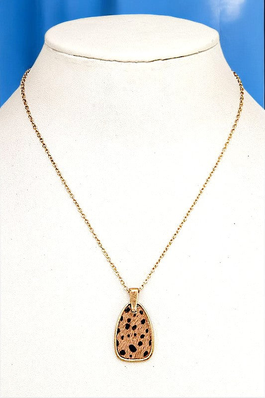 ANIMAL PRINT PENDANT NECKLACE