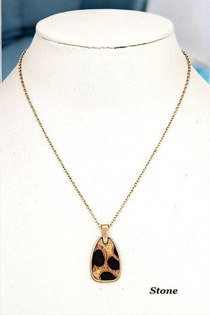 ANIMAL PRINT PENDANT NECKLACE