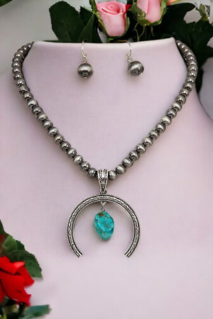 Curved Pendant Bead Necklace Set