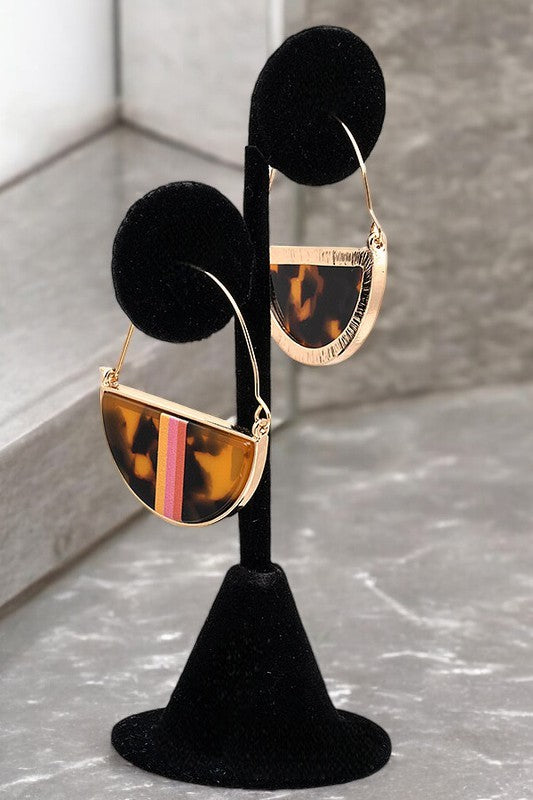 LINE PATTERN ACETATED HALF CIRCLE EARRING