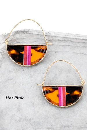 LINE PATTERN ACETATED HALF CIRCLE EARRING