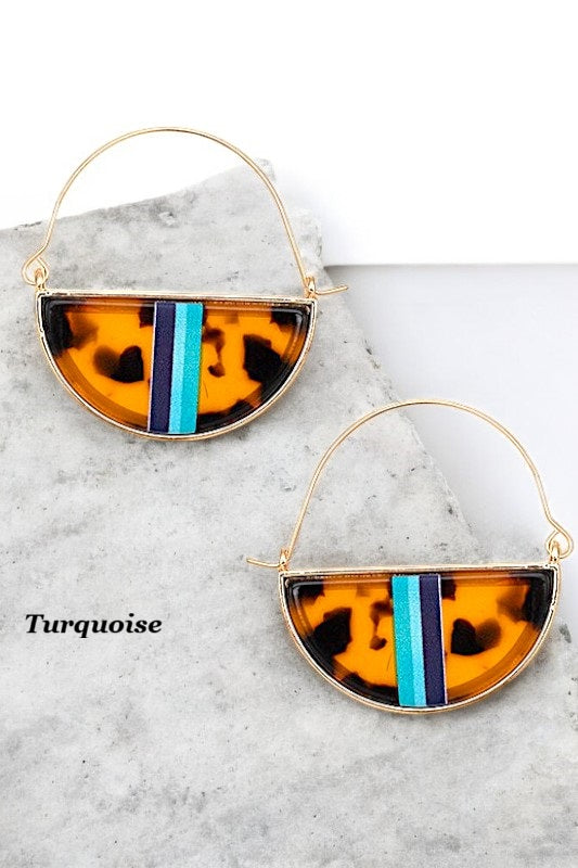 LINE PATTERN ACETATED HALF CIRCLE EARRING