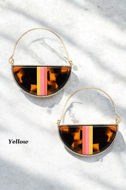 LINE PATTERN ACETATED HALF CIRCLE EARRING