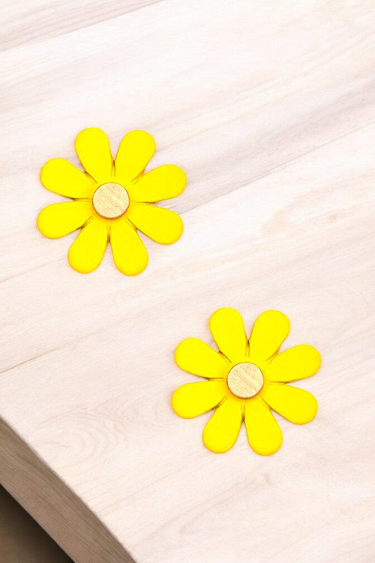 CLAY FLORAL POST FASHION EARRING