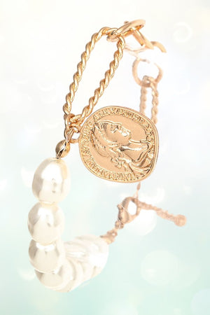 ETCHED COIN DANGLE HALF PEARL HALF CHAIN BRACELET