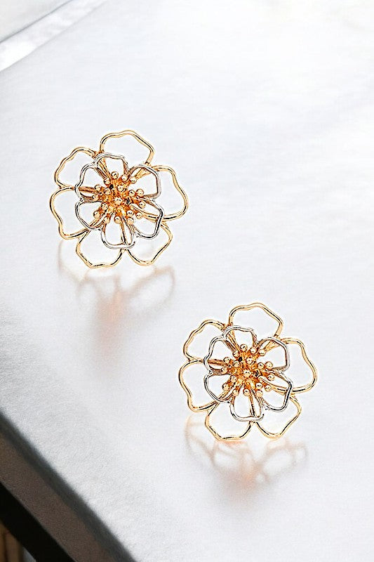 FLORAL CUT OUT POST EARRING