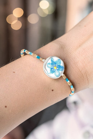 FLOWER IMPRINTED BUTTON ACCENT CUBIC BEAD STRETCH BRACELET