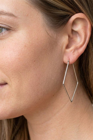 DIAMOND SHAPE WIRE HOOP EARRING