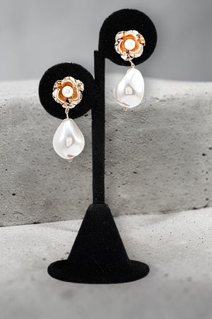 FLORAL POST BAROQUE PEARL DROP EARRING