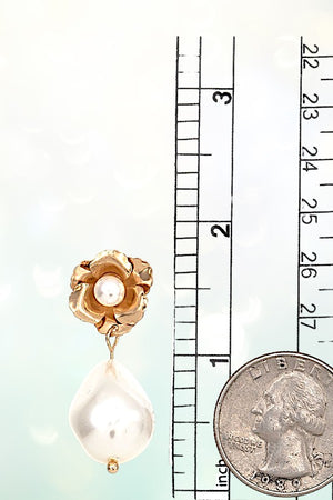 FLORAL POST BAROQUE PEARL DROP EARRING