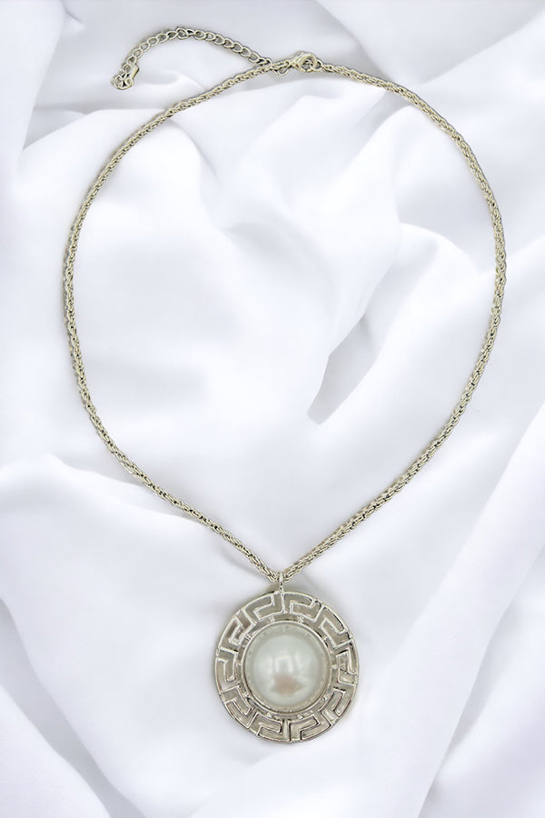 Maze Pearl Framed Pendant Necklace