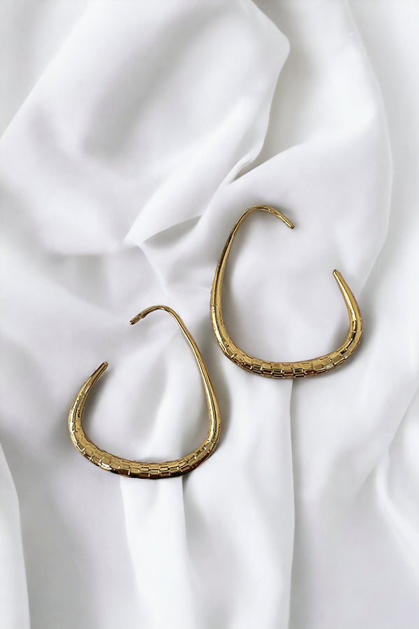 Detail Accent Semi Traingle Earring