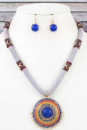 ROUND ORNATE PENDANT ROPE NECKLACE SET