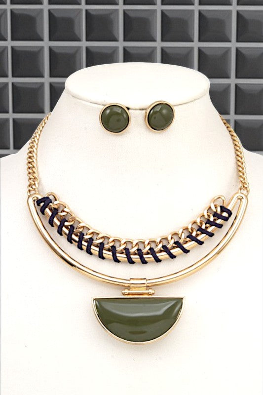 WRAPPED CURVED PENDANT ACCENT NECKLACE SET