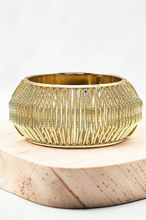 CUT OUT LINE ACCENT STATEMENT BANGLE BRACELET