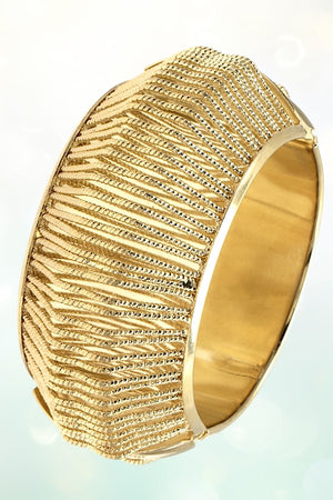 CUT OUT LINE ACCENT STATEMENT BANGLE BRACELET