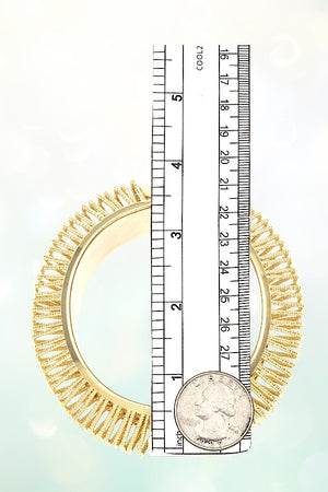 CUT OUT LINE ACCENT STATEMENT BANGLE BRACELET