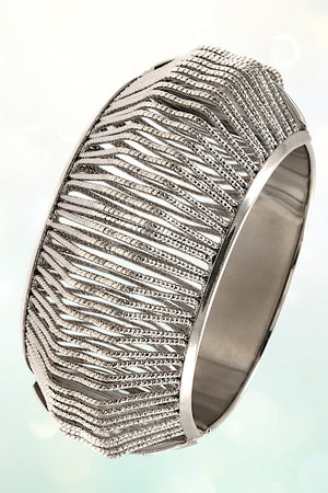 CUT OUT LINE ACCENT STATEMENT BANGLE BRACELET