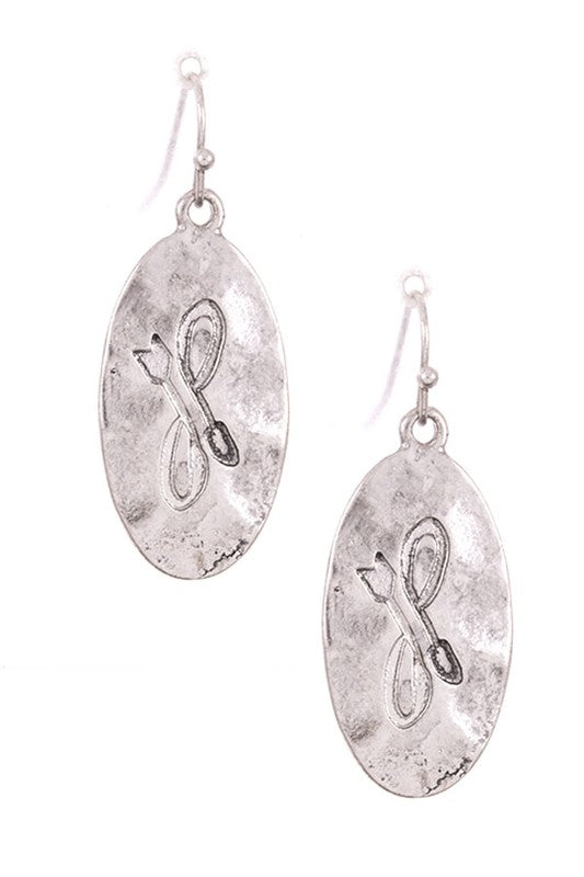 ETCHED ARROW DROP OVAL HAMMERED EARRING