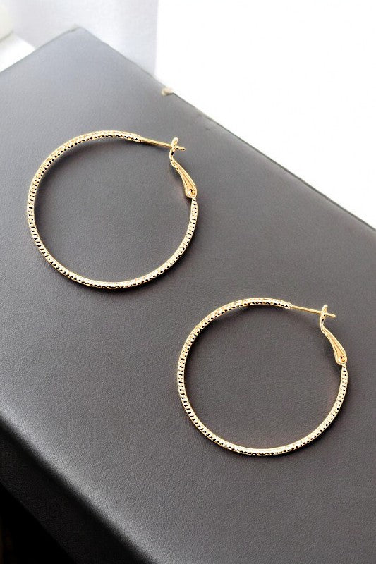 MINI TWIST DETAILED HOOP EARRING