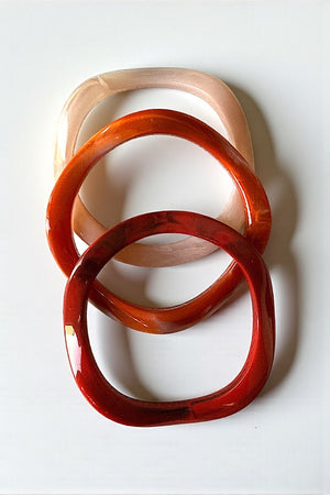 ACRYLIC WAVY 3 PIECE BANGLE BRACELET SET