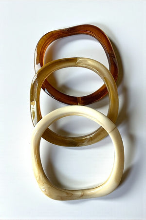 ACRYLIC WAVY 3 PIECE BANGLE BRACELET SET