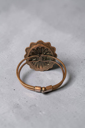 WESTERN GEMSTONE CENTER ETCHED CONCHO HINGE BANGLE BRACELET