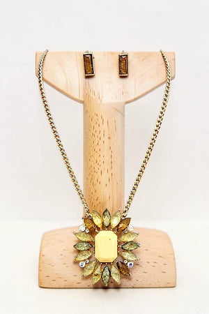ACRYLIC FLORAL STONE PENDANT NECKLACE AND RECTANGULAR STONE STUD EARRINGS