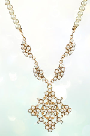 PEARL GEMSTONE ORNATE PENDANT NECKLACE AND PEARL DANGLE EARRING SET