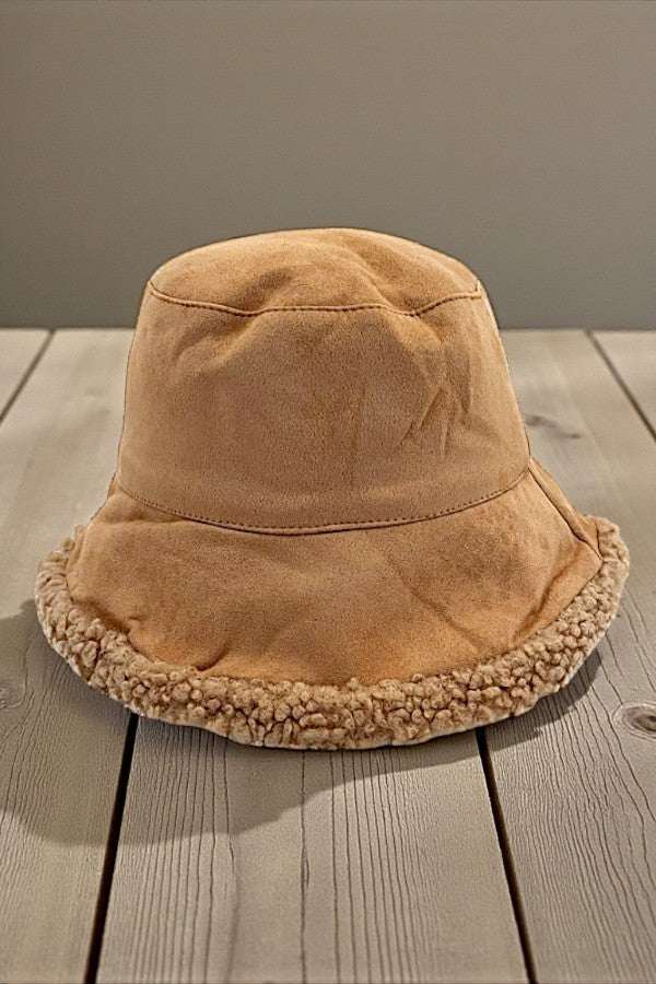 REVERSIBLE FAUX FUR BUCKET HAT