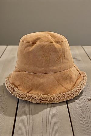 REVERSIBLE FAUX FUR BUCKET HAT