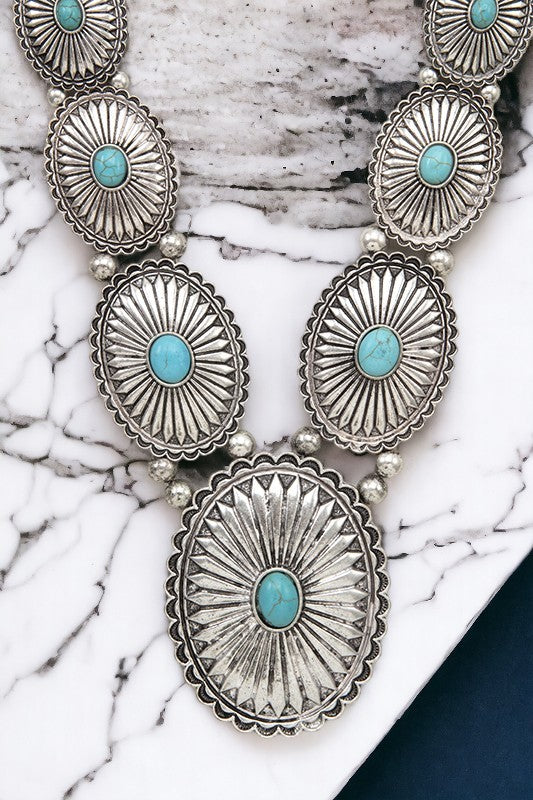 Oval Concho Detail Necklace Set