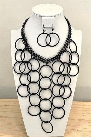 ETCHED MULTI RING LINK NET STATEMENT NECKLACE EARRING SET