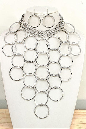 ETCHED MULTI RING LINK NET STATEMENT NECKLACE EARRING SET