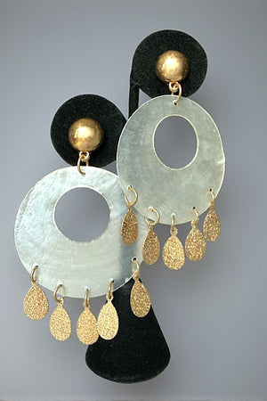 ROUND SHELL TEARDROP CHARMS DANGLE EARRING