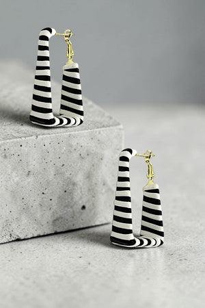 WOVEN TRAPEZOID CUT OUT SEMI HOOP EARRING