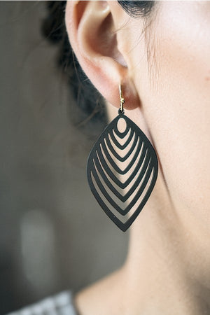 LEAF CUT OUT DROP EARRING