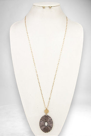 WRAPPED OVAL PENDANT LONG NECKLACE AND BALL BEAD STUD EARRING SET