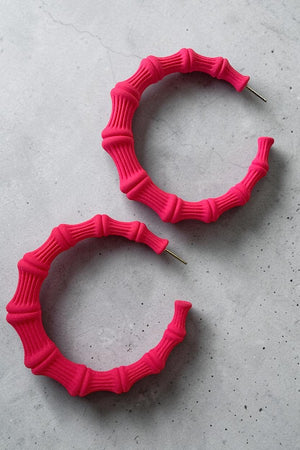 BAMBOO LINE DETAIL LARGE SEMI HOOP EARRING