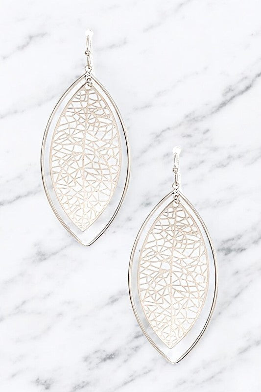 CUT OUT MARQUISE DANGLE EARRING