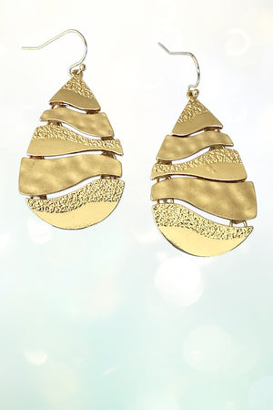 WAVY LINK TEARDROP DANGLE EARRING