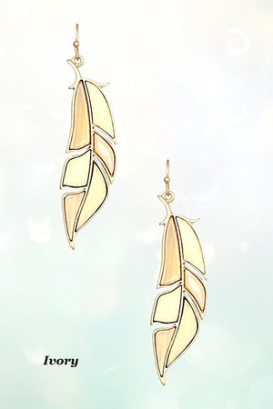 FEATHER WOOD ACETATE DANGLE EARRING